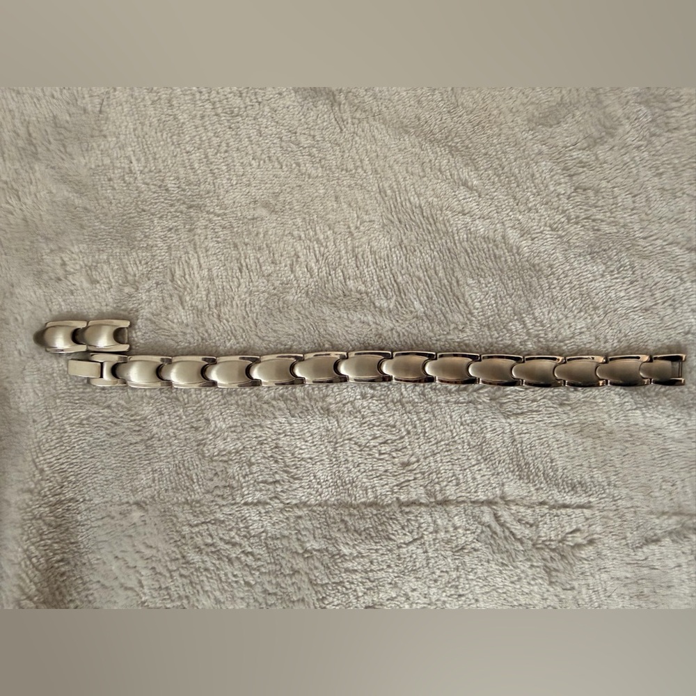 Men's NWOT magnetic adjustable Bracelet 8.75” stainless steel